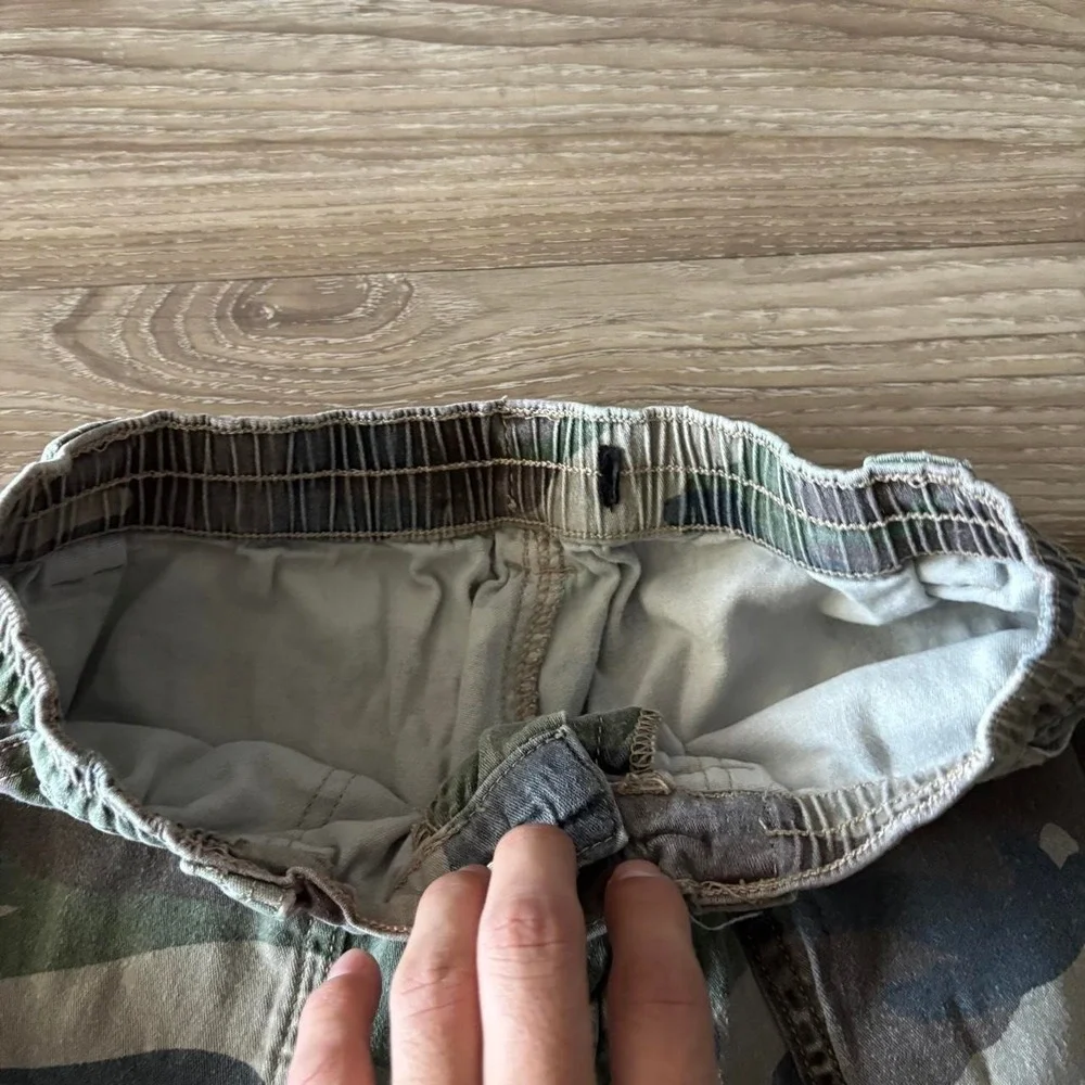 Vintage Y2K/2000s Baggy Camo Streetwear Cargo Pants! 28x27